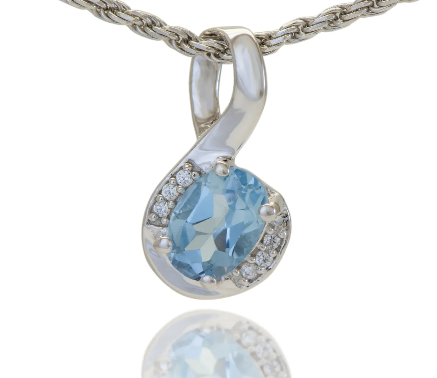 Anhänger mit Blauem Topas 7x8mm