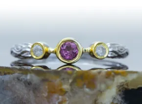 Ring mit Rhodolith und Diamanten