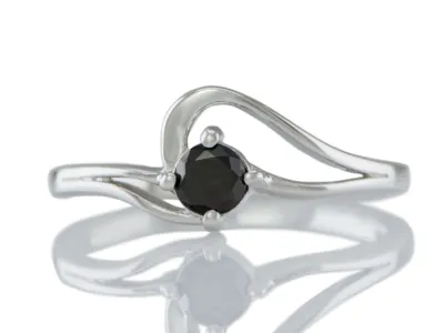 Ring mit schwarzem Diamanten