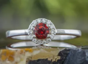 Silberring mit rotem Granat