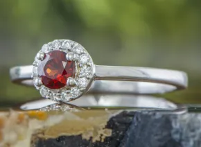 Silberring mit rotem Granat