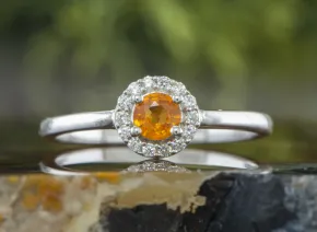 Silberring mit orangefarbenem Saphir