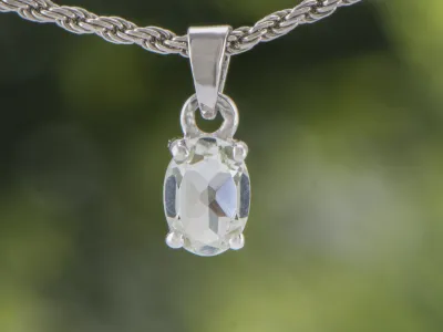 Anhänger mit grünem Amethyst