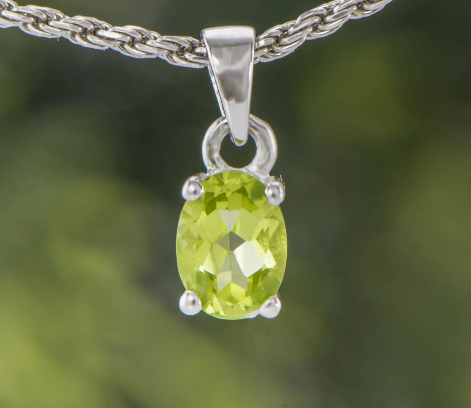 Silberanhänger mit Peridot