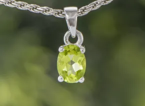 Silberanhänger mit Peridot