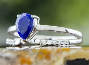 Ring mit Lapislazuli