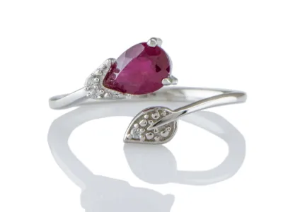 Ring mit Rubin