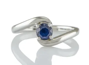 Ring mit Saphir