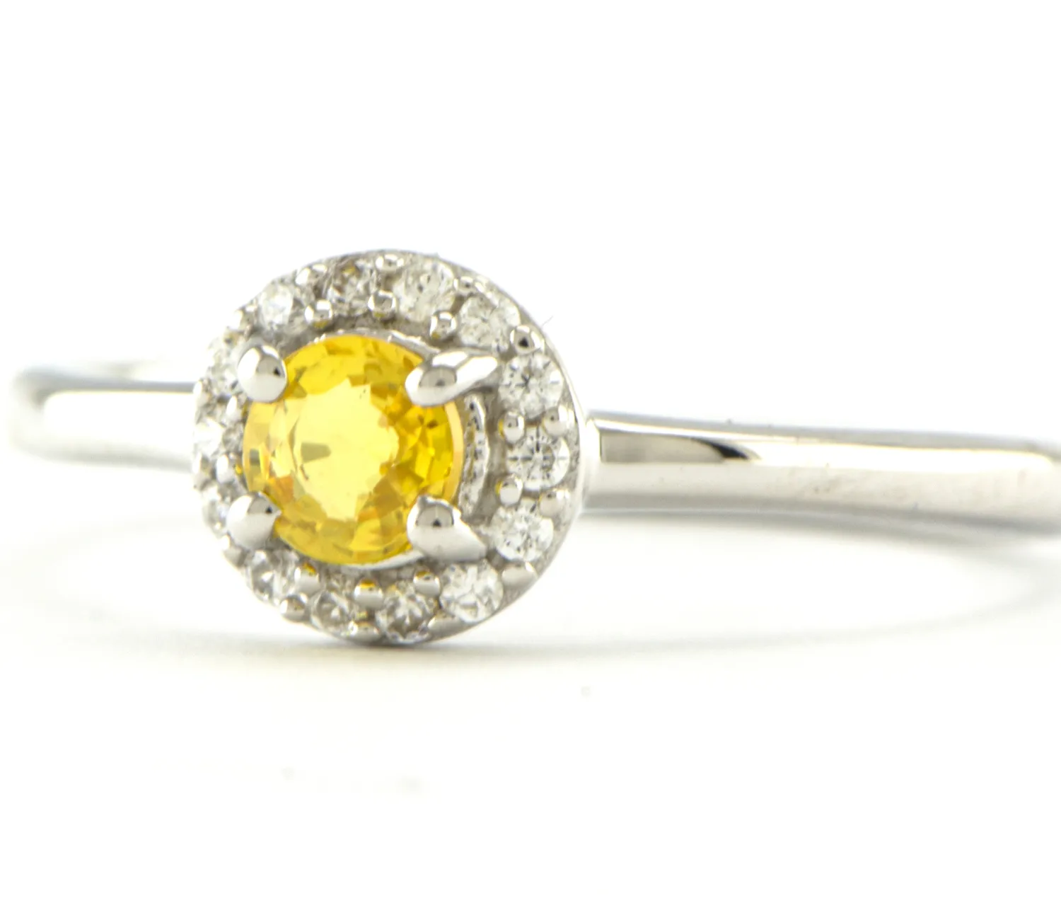 Ring mit Gelbem Saphir