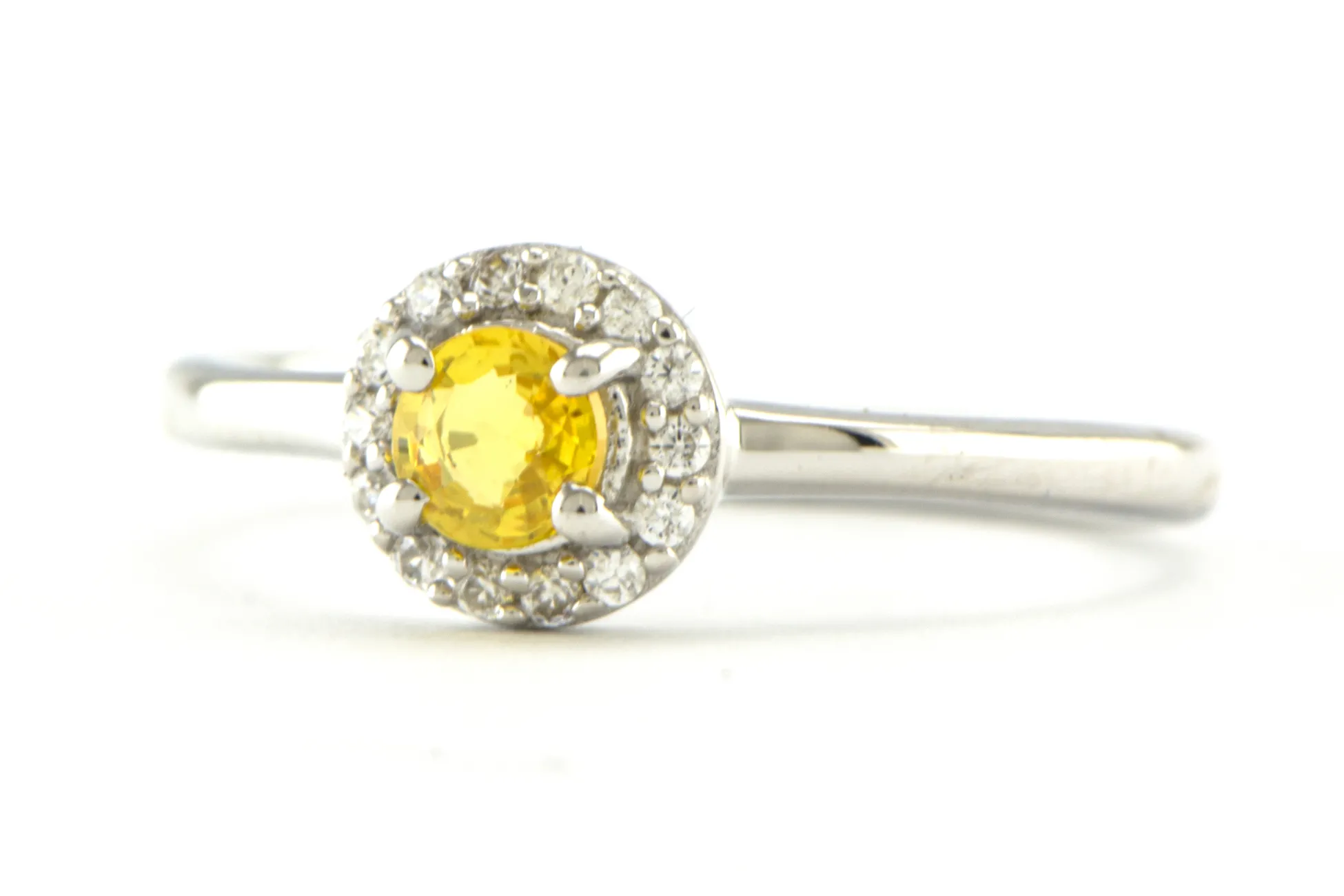 Ring mit Gelbem Saphir