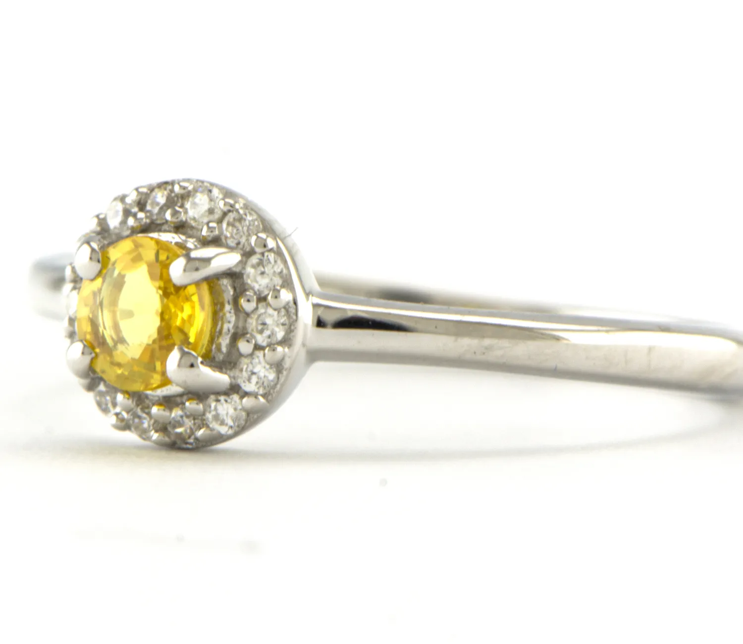 Ring mit Gelbem Saphir
