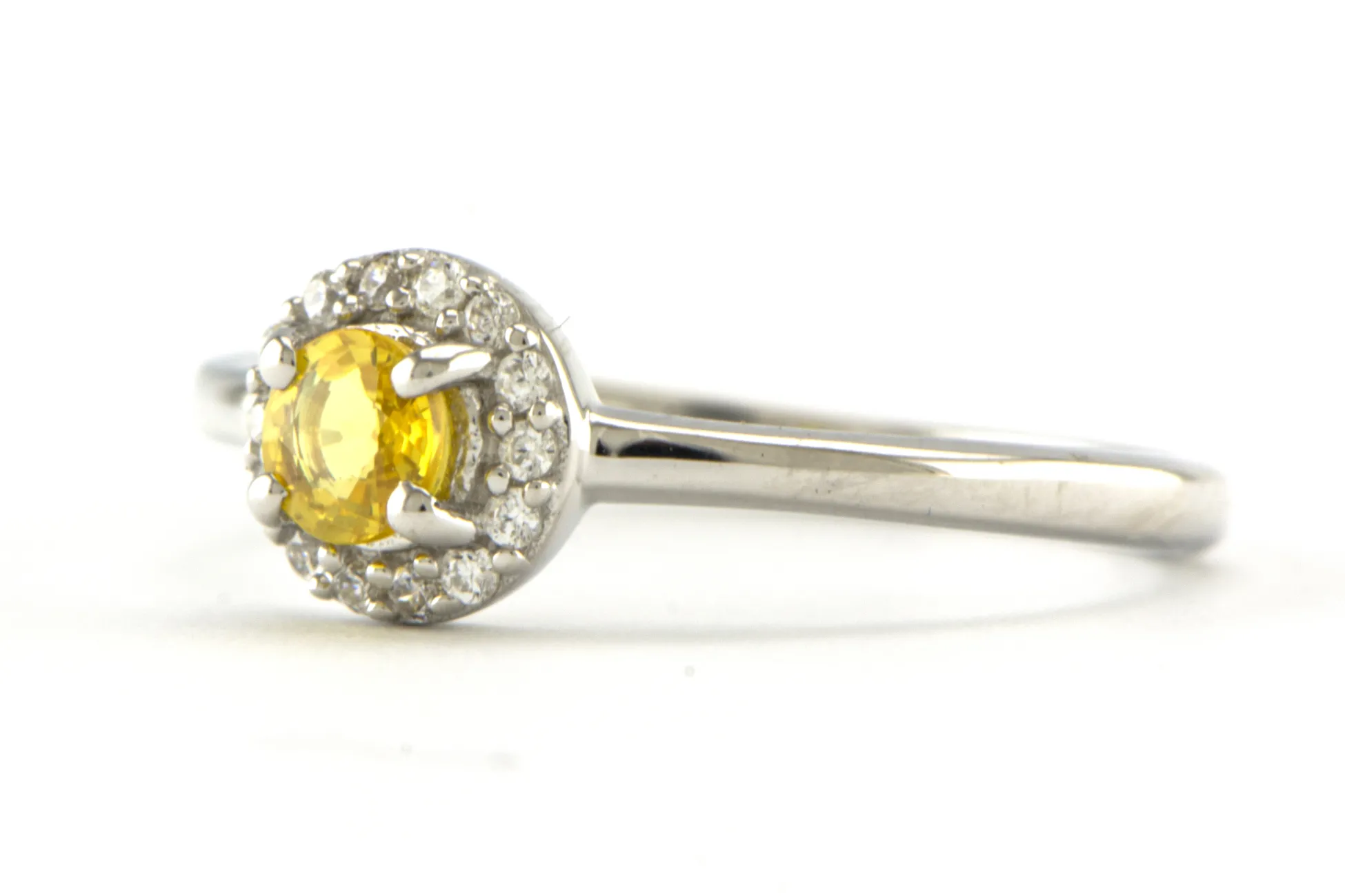 Ring mit Gelbem Saphir