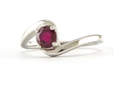Silberring mit Rubin