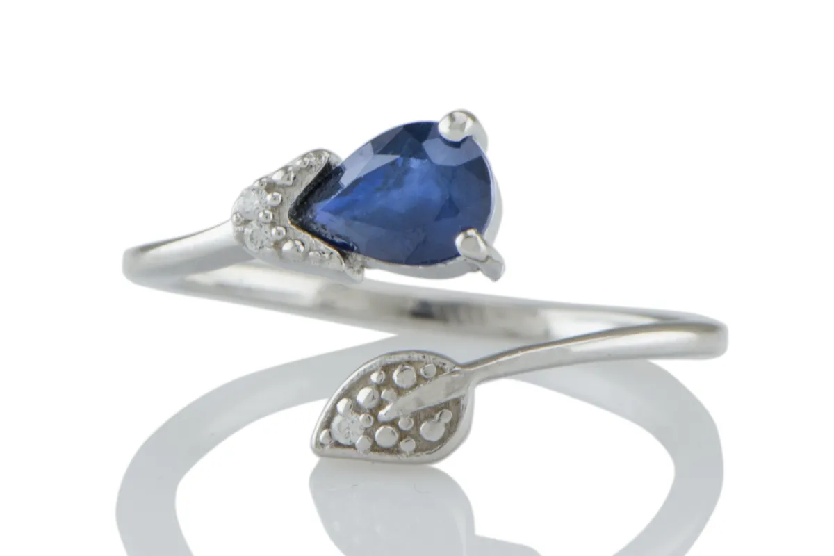 Ring mit Saphir