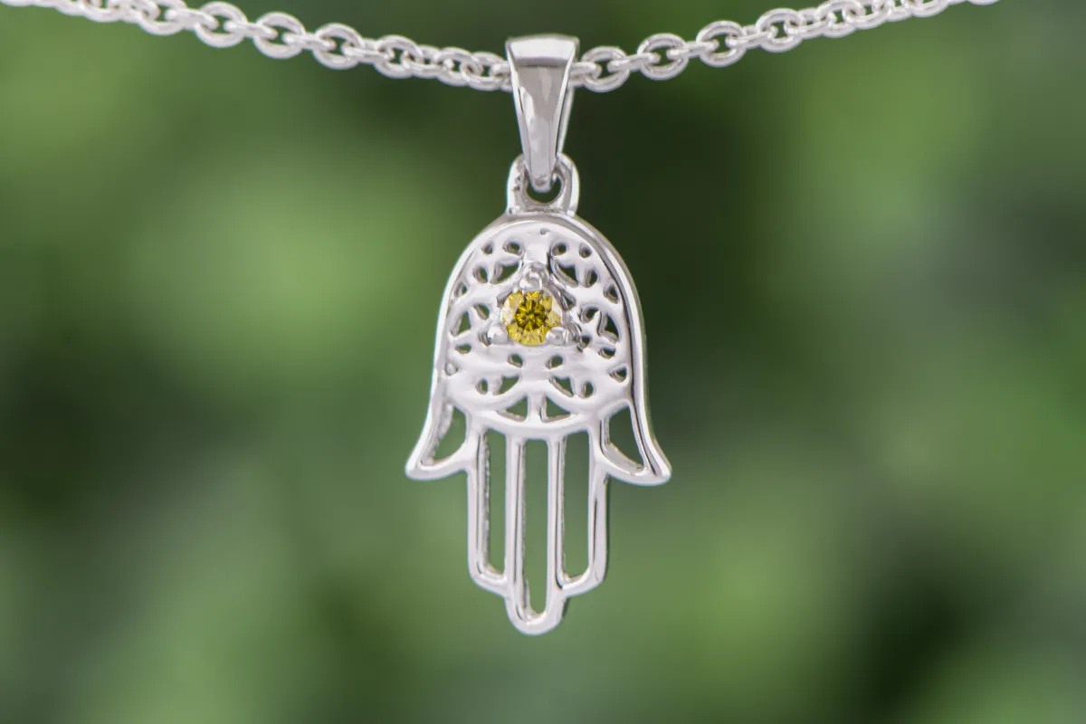 Die Hand der Hamsa mit gelbem Diamanten