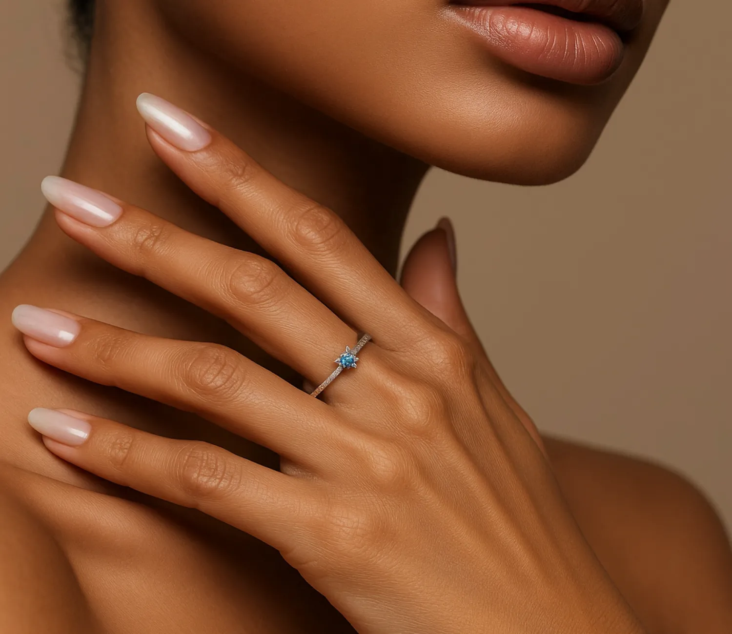 Silberring mit blauen Diamanten