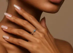 Silberring mit blauen Diamanten