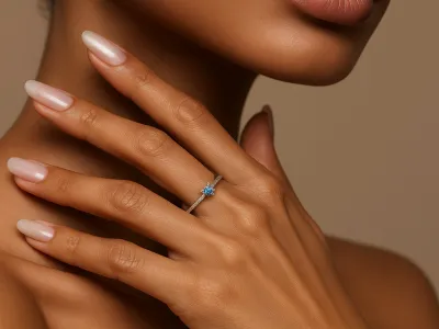 Silberring mit blauen Diamanten