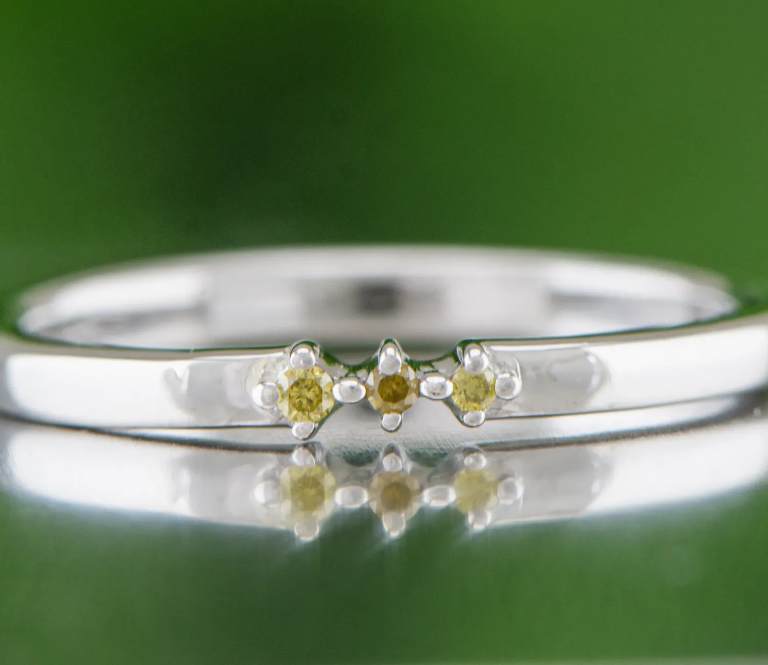 Ring mit gelben Diamanten