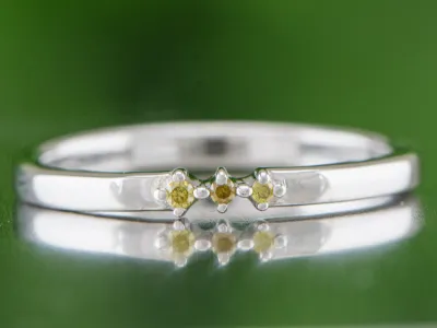 Ring mit gelben Diamanten