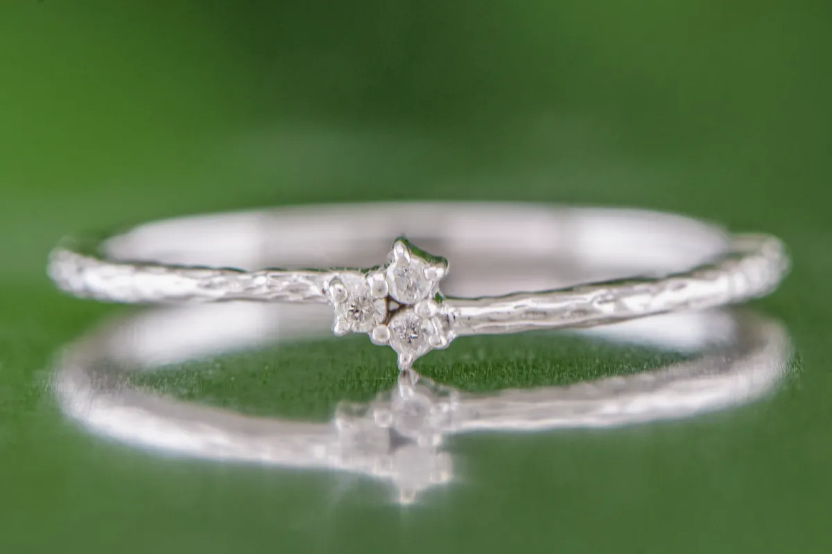 Silberring mit Diamanten