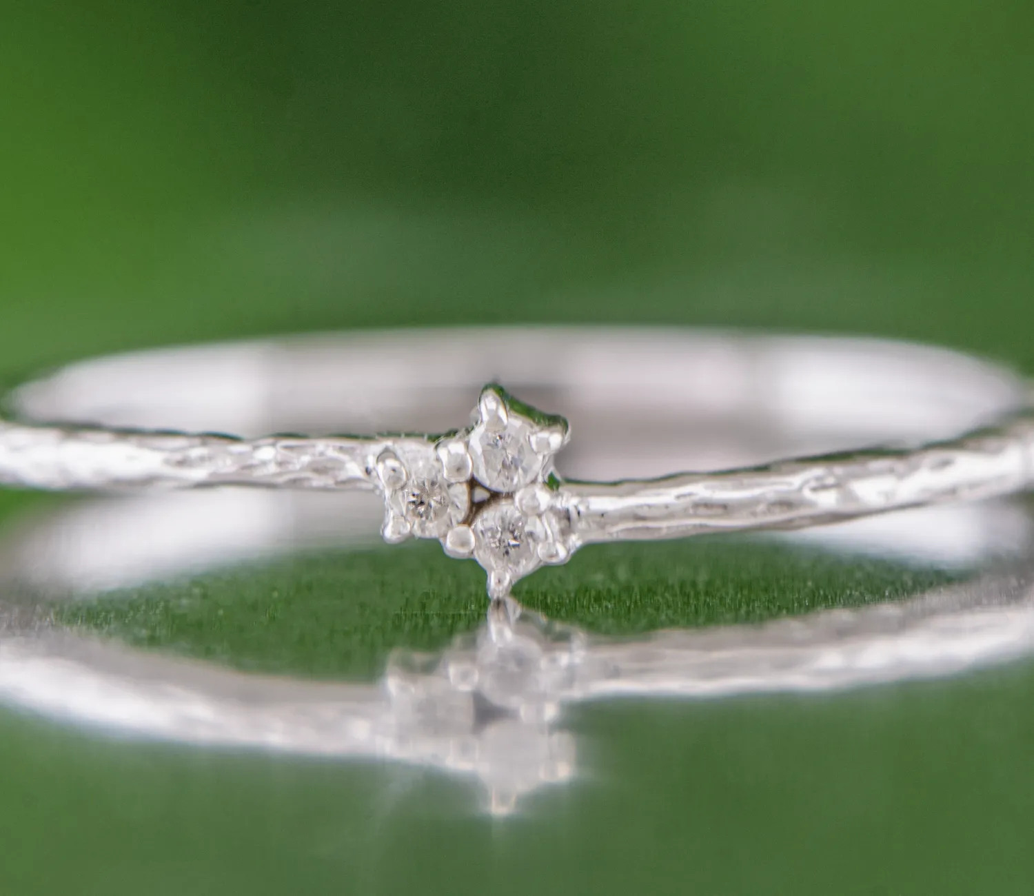 Silberring mit Diamanten