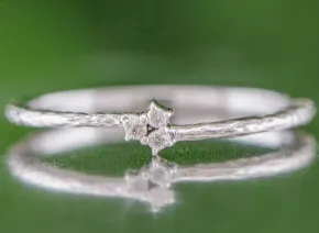 Silberring mit Diamanten