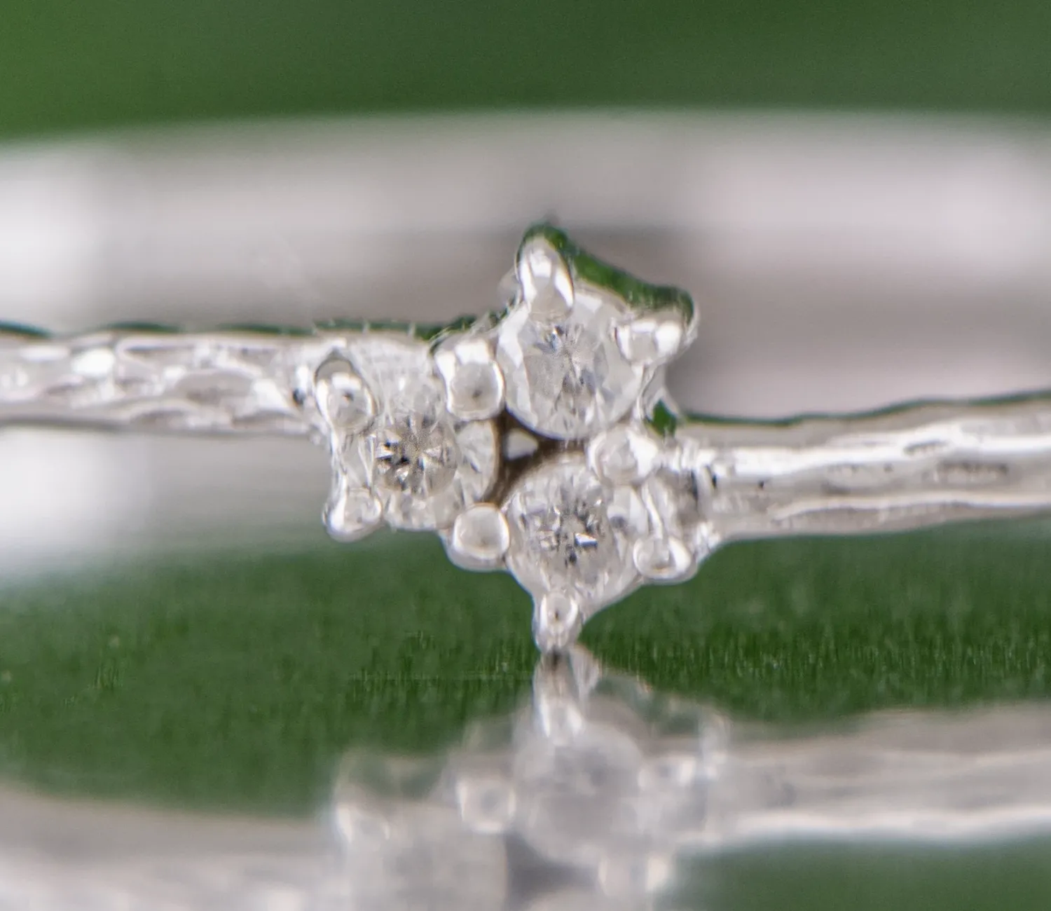Silberring mit Diamanten