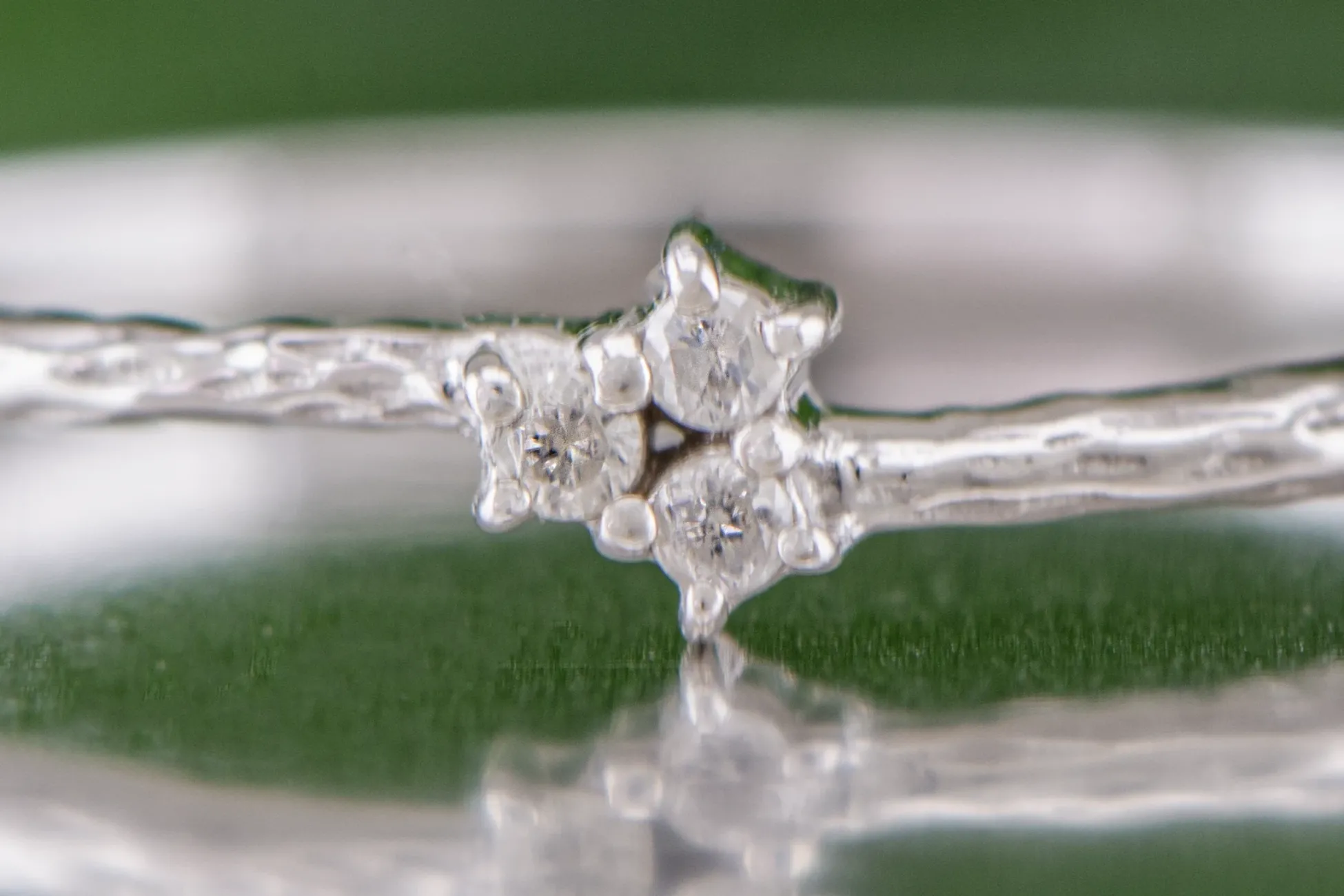 Silberring mit Diamanten