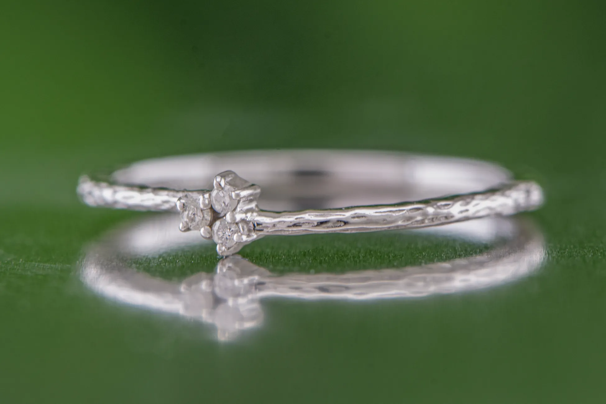 Silberring mit Diamanten