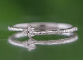 Silberring mit Diamanten