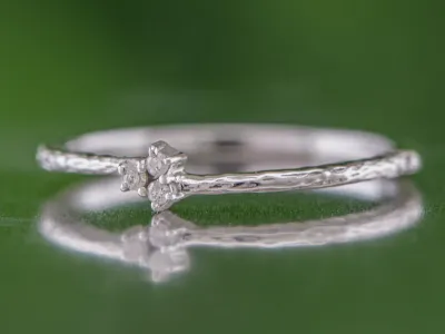 Silberring mit Diamanten
