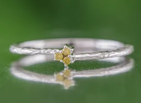 Eleganter Ring mit gelben Diamanten