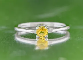 Silberring mit gelbem Saphir
