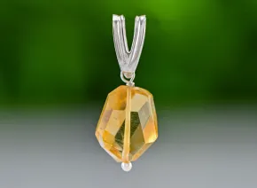 Eleganter Anhänger mit Citrin