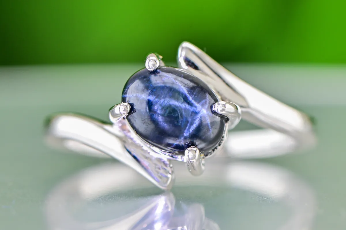 Ring mit Sternsaphir
