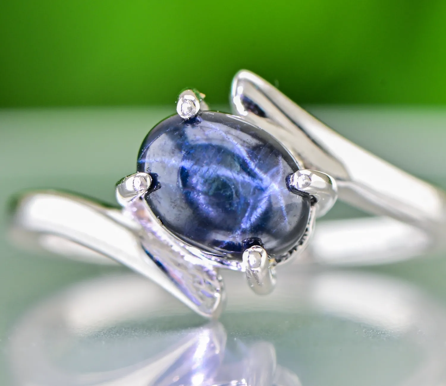 Ring mit Sternsaphir