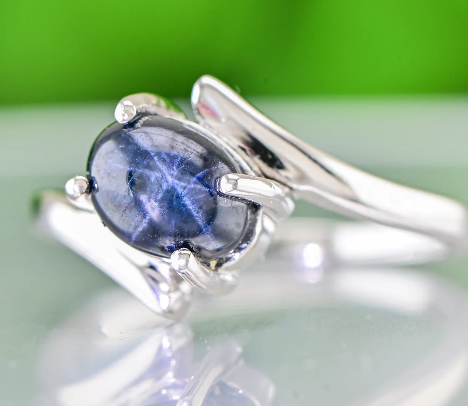 Ring mit Sternsaphir