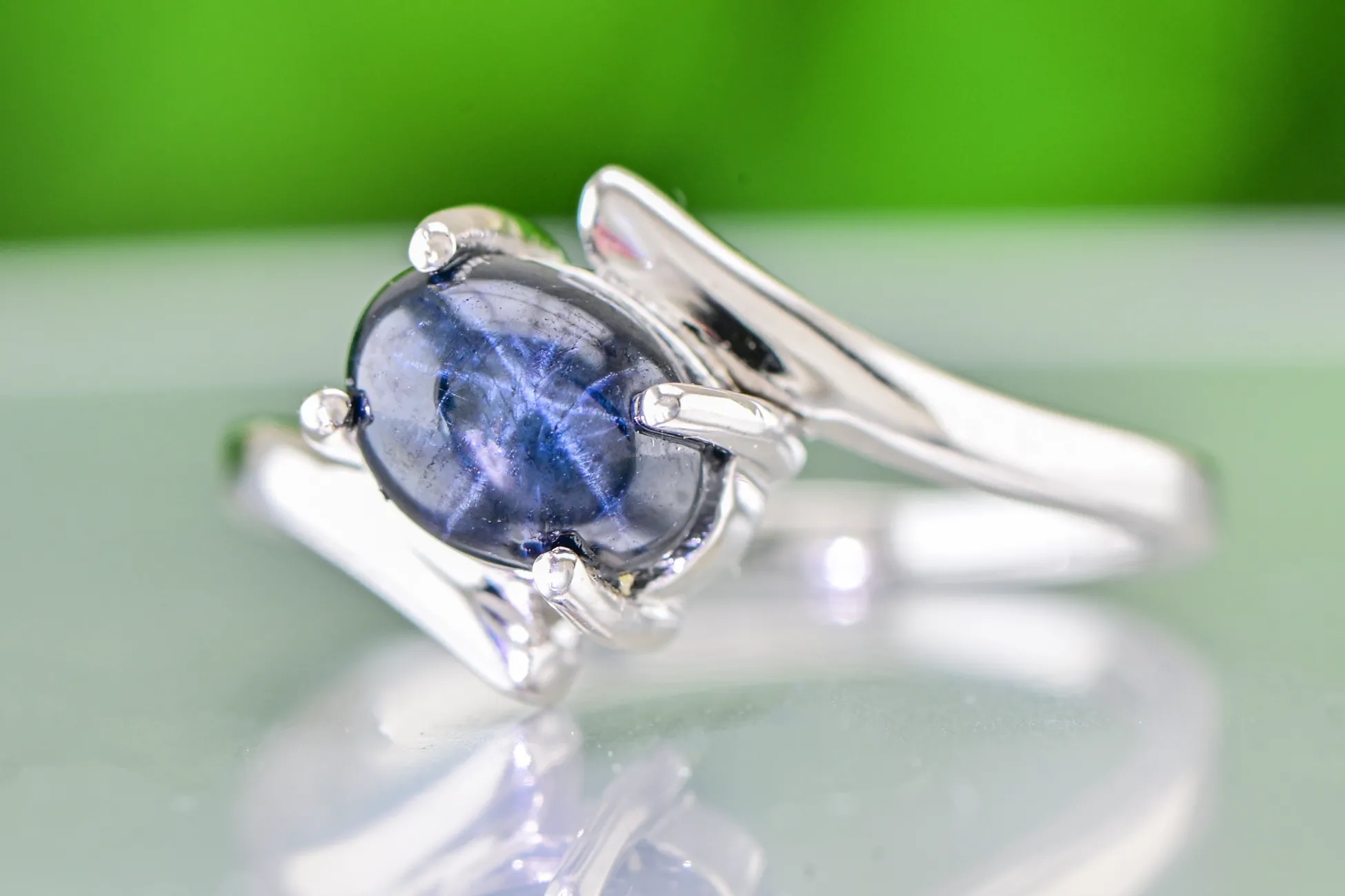 Ring mit Sternsaphir