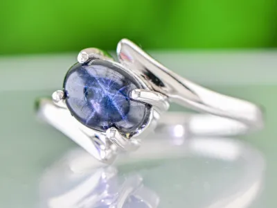 Ring mit Sternsaphir