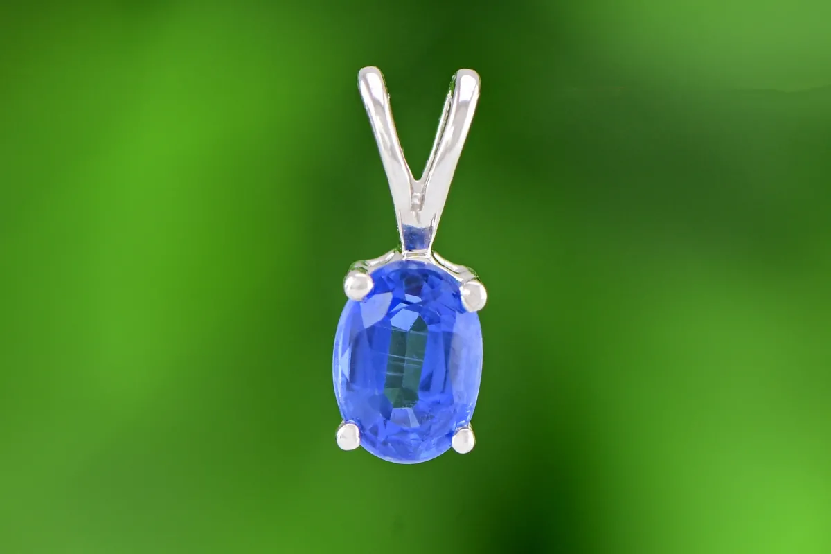 Silberanhänger mit blauem Kyanit
