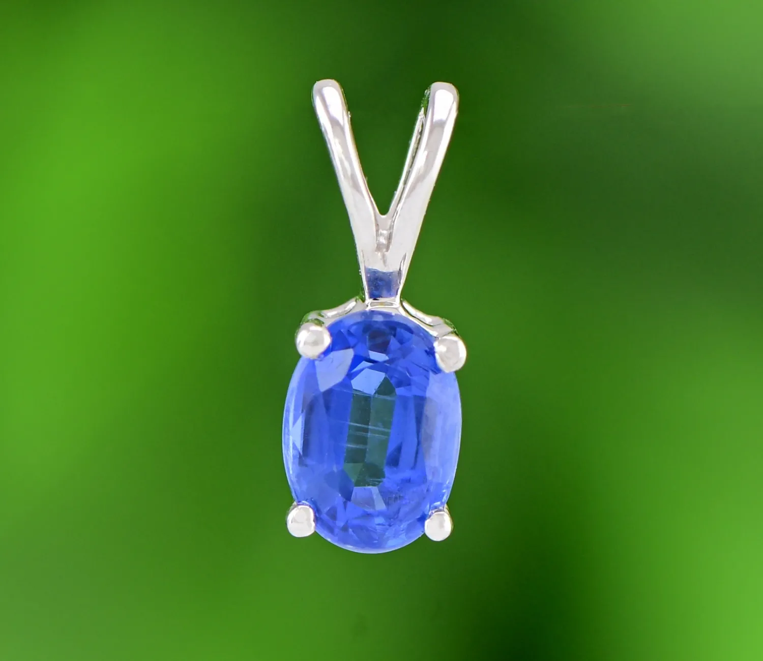 Silberanhänger mit blauem Kyanit
