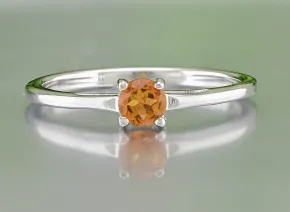 Eleganter Ring mit Orangefarbenem Saphir
