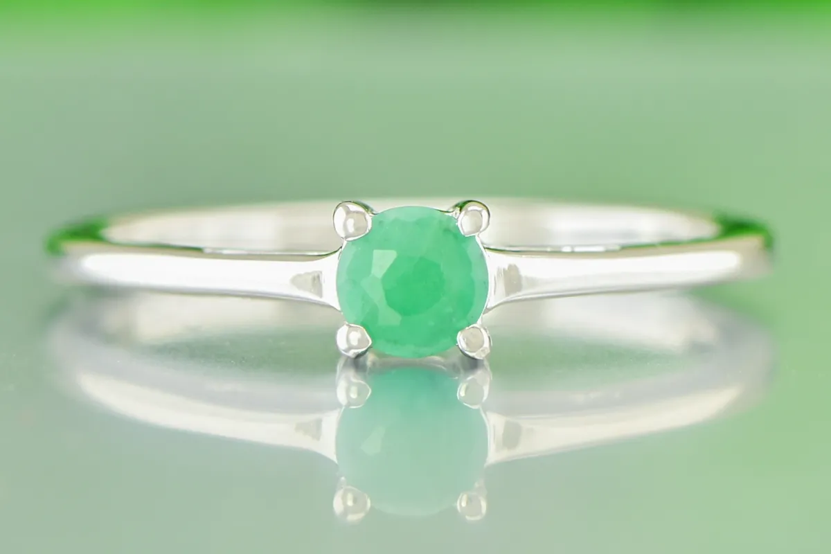 Eleganter Ring mit Smaragd