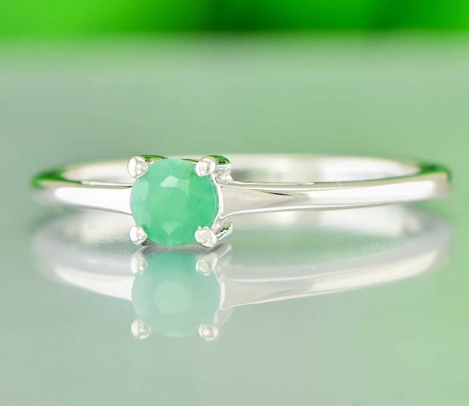 Eleganter Ring mit Smaragd