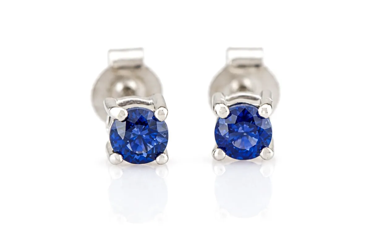 Silberohrringe mit blauem Saphir 4 mm