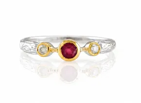Silberring mit natürlichem Rubin und Diamanten