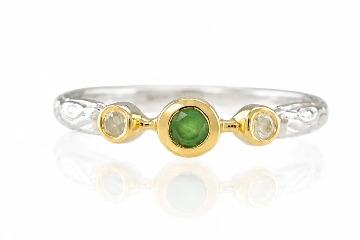 Silberring mit natürlichem Smaragd und Diamanten