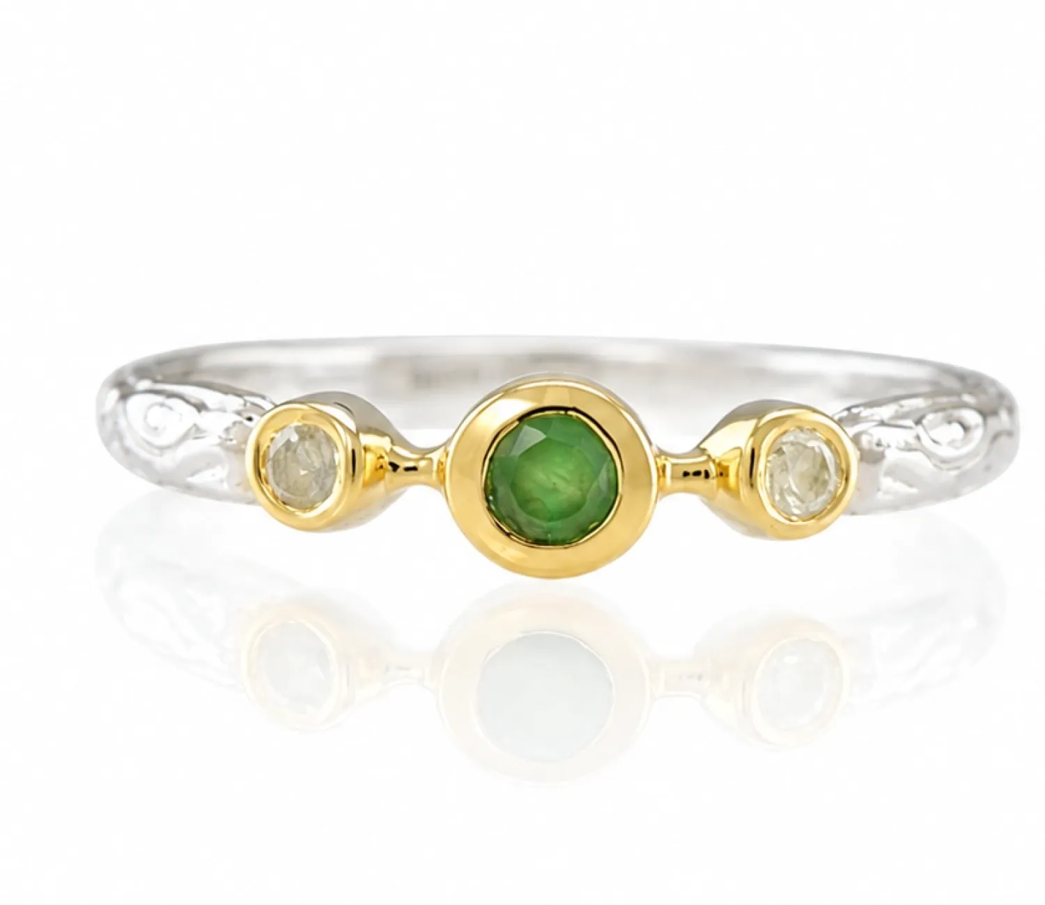 Silberring mit natürlichem Smaragd und Diamanten