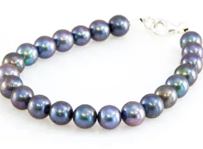 Armband mit schwarzen Perlen